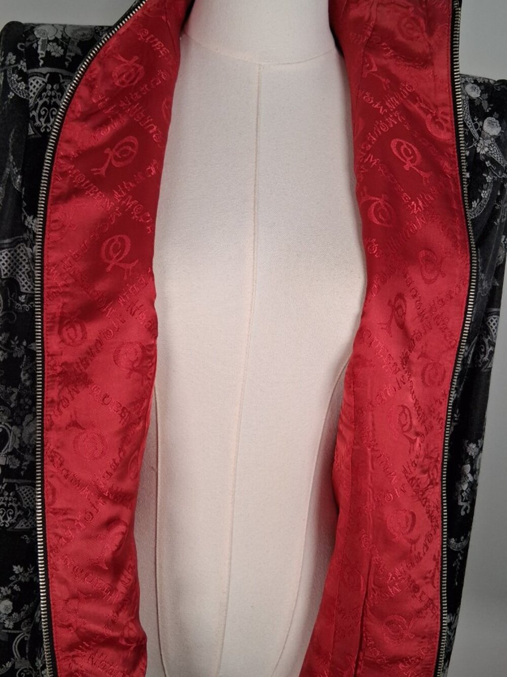 Archival Alexander McQueen Runway Joan Jacquard Jacket size IT 44 - US 8 - UK 12 - Picture 5 of 9